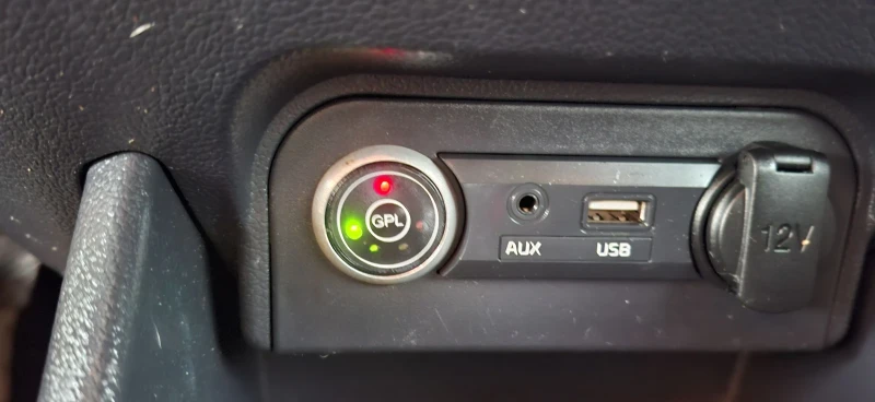 Kia Rio 1.3 ГАЗ/БЕНЗИН, снимка 14 - Автомобили и джипове - 52414592