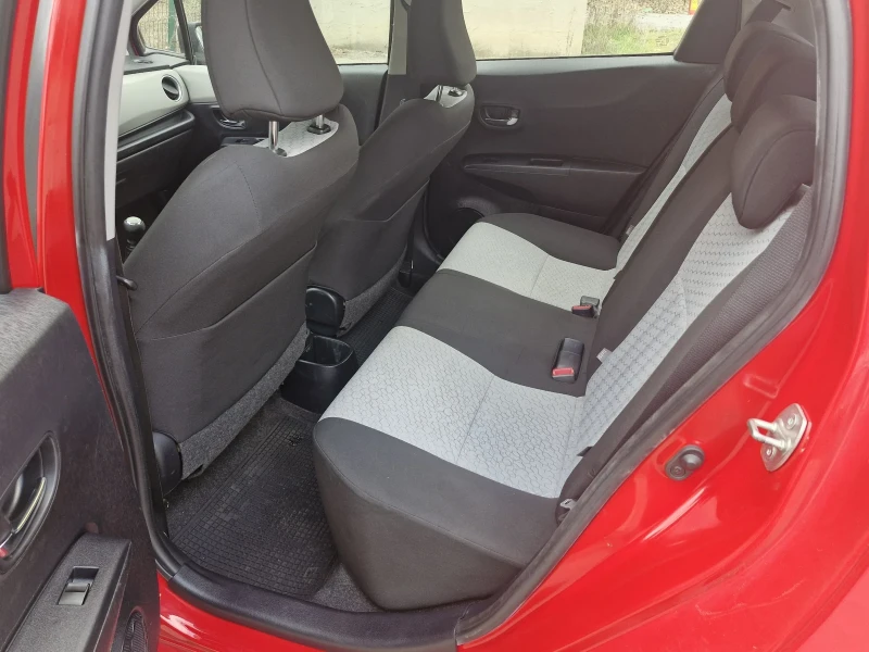 Toyota Yaris 1.0, снимка 9 - Автомобили и джипове - 52753573