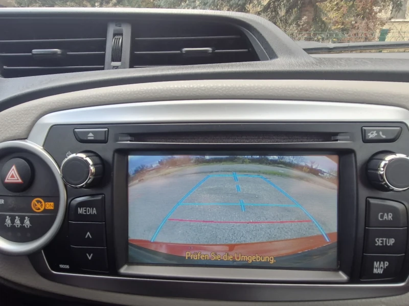 Toyota Yaris 1.0, снимка 12 - Автомобили и джипове - 52753573