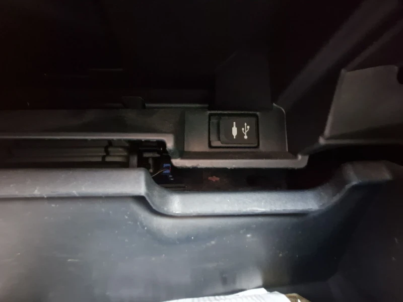 Toyota Yaris 1.0, снимка 13 - Автомобили и джипове - 52753573