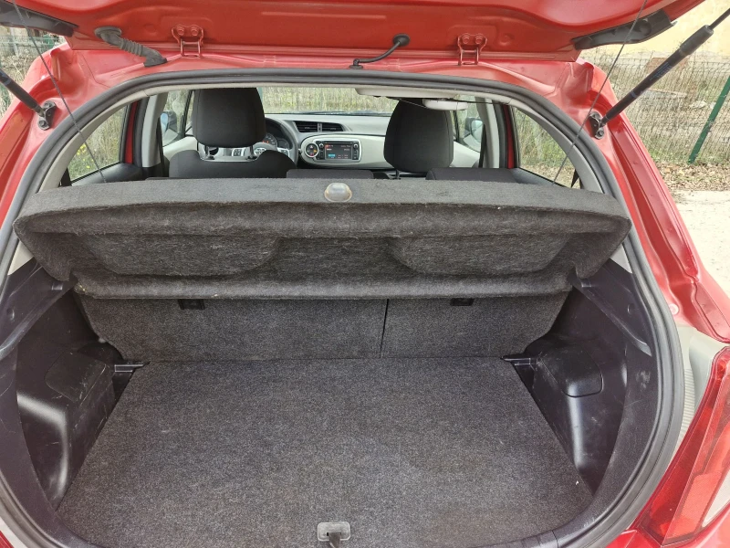 Toyota Yaris 1.0, снимка 8 - Автомобили и джипове - 52753573