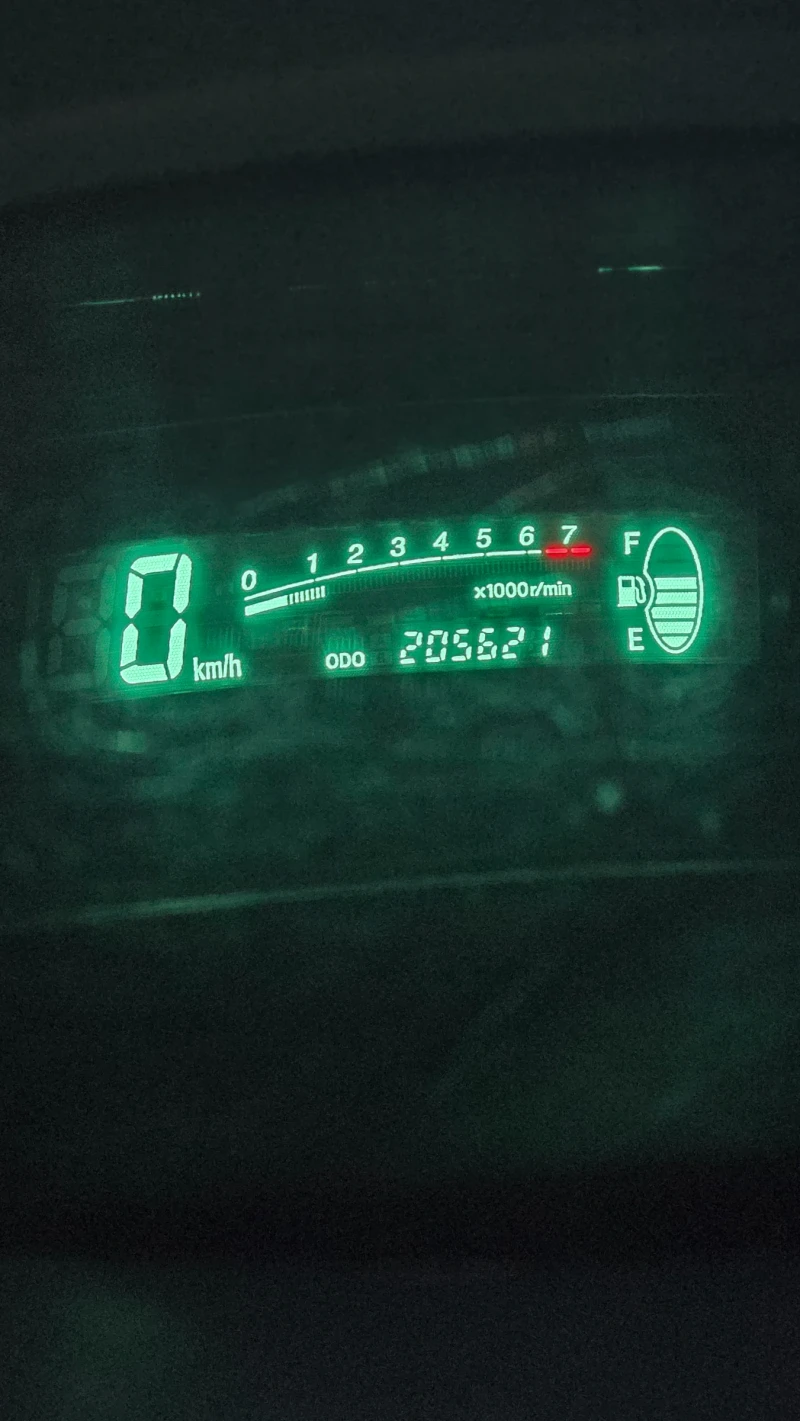 Toyota Yaris verso Automatic 1.3 vvti, снимка 16 - Автомобили и джипове - 52915276