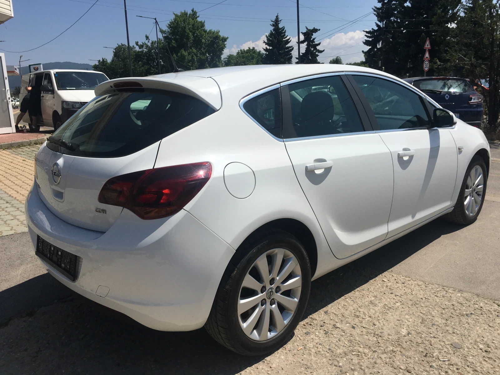 Opel Astra 1.7CDTI 125k.c. - изображение 2