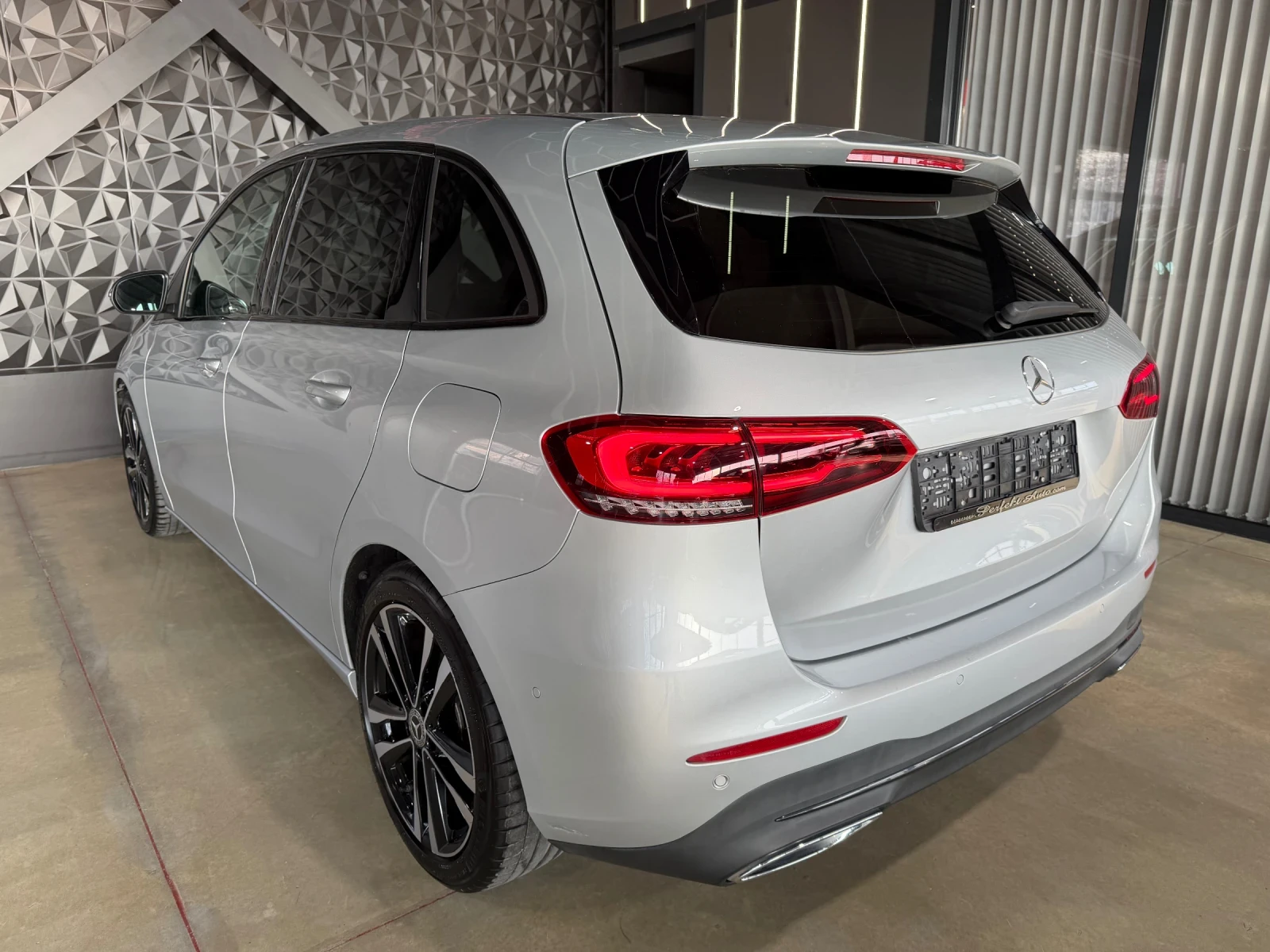 Mercedes-Benz B 200 d * Камера * , снимка 3 - Автомобили и джипове - 53830239