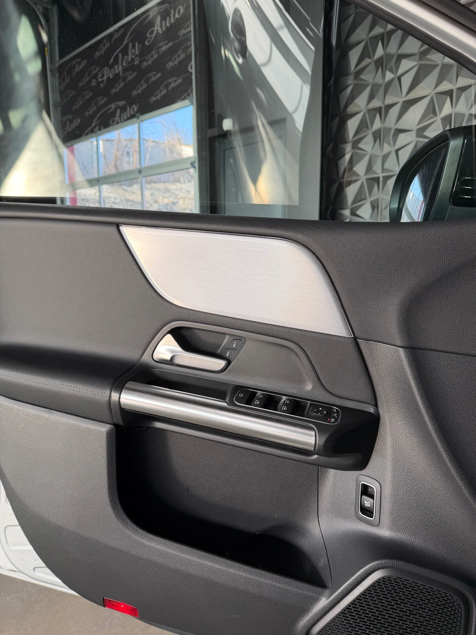 Mercedes-Benz B 200 d * Камера * , снимка 11 - Автомобили и джипове - 53830239