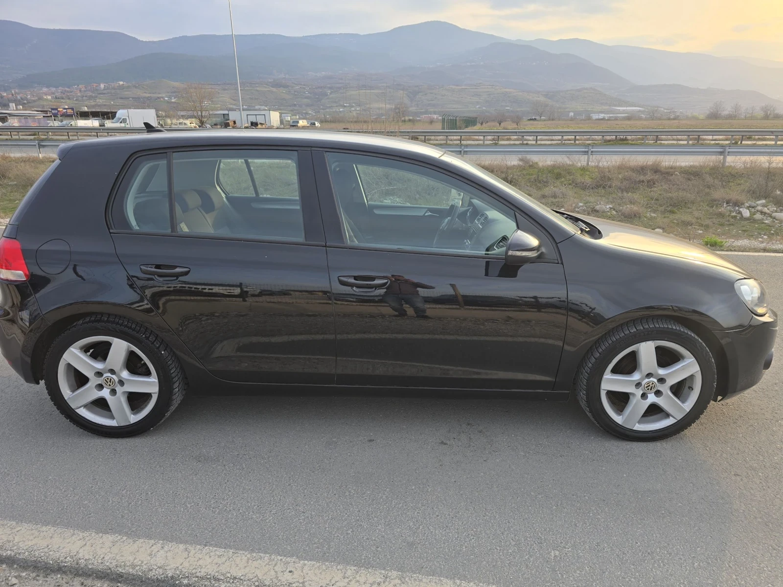 VW Golf 1.6tdi/105, снимка 4 - Автомобили и джипове - 53906886