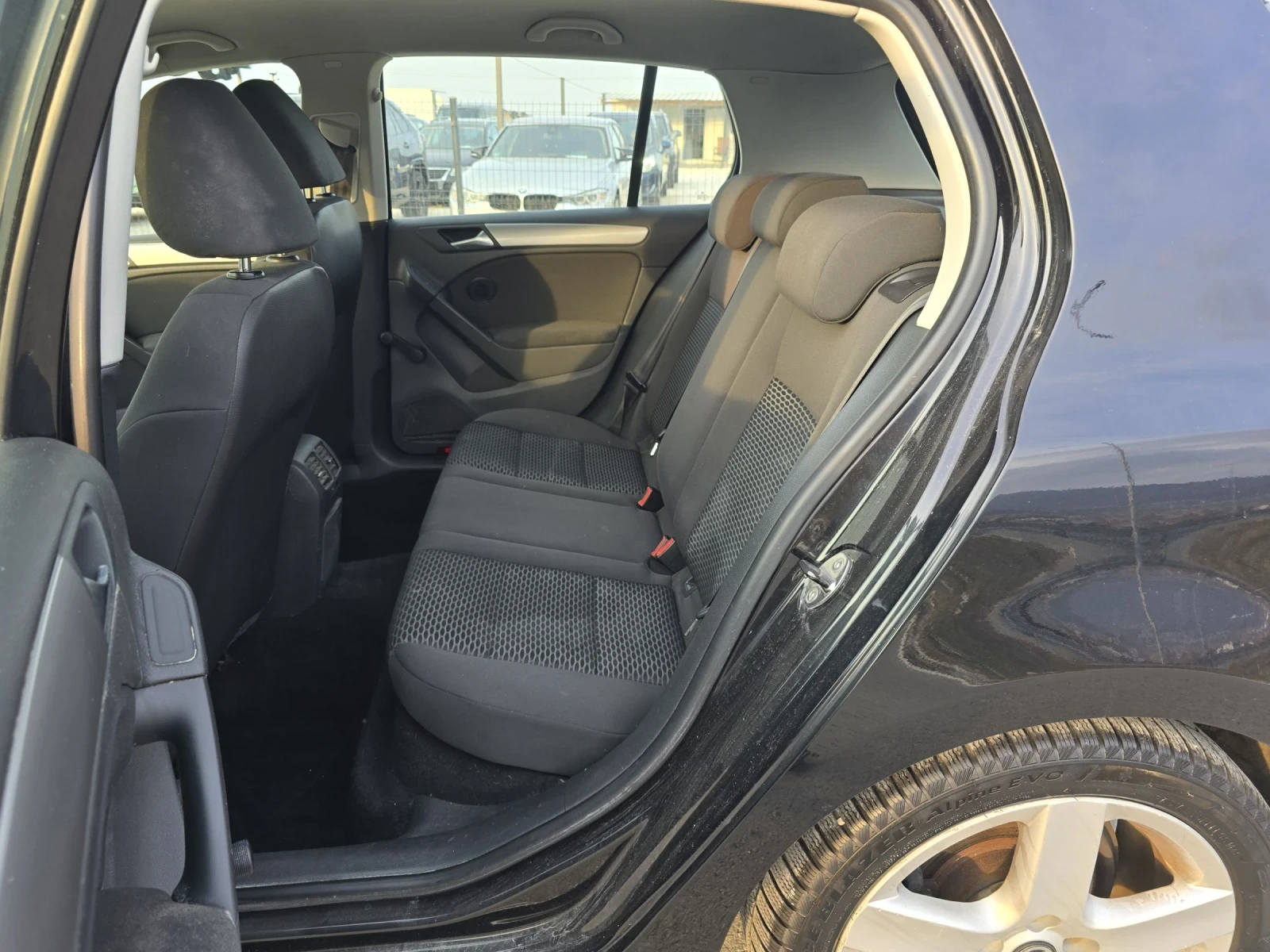 VW Golf 1.6tdi/105, снимка 9 - Автомобили и джипове - 53906886