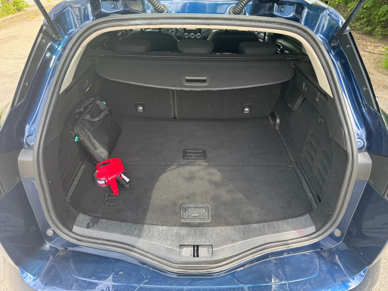 Renault Megane 1.5 DCI, снимка 15 - Автомобили и джипове - 54611081
