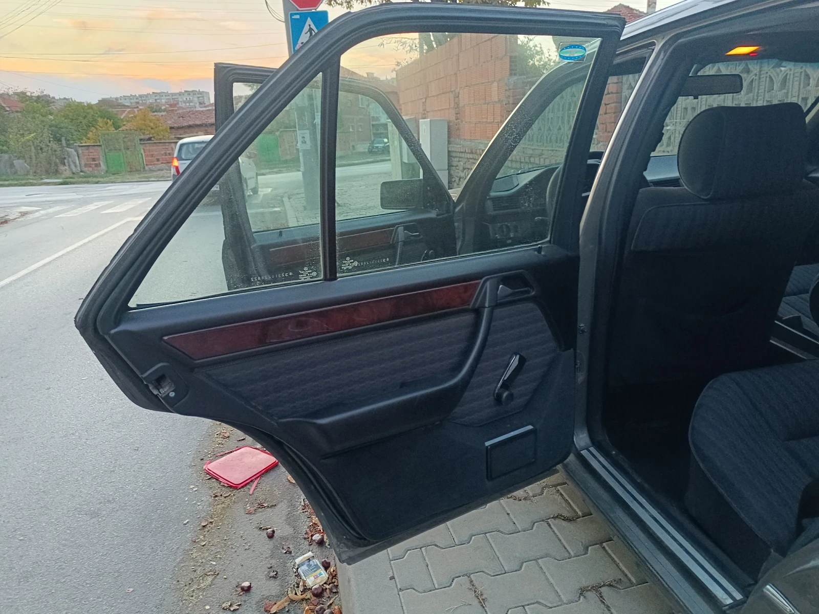 Mercedes-Benz 124 2.3i, снимка 10 - Автомобили и джипове - 54620862