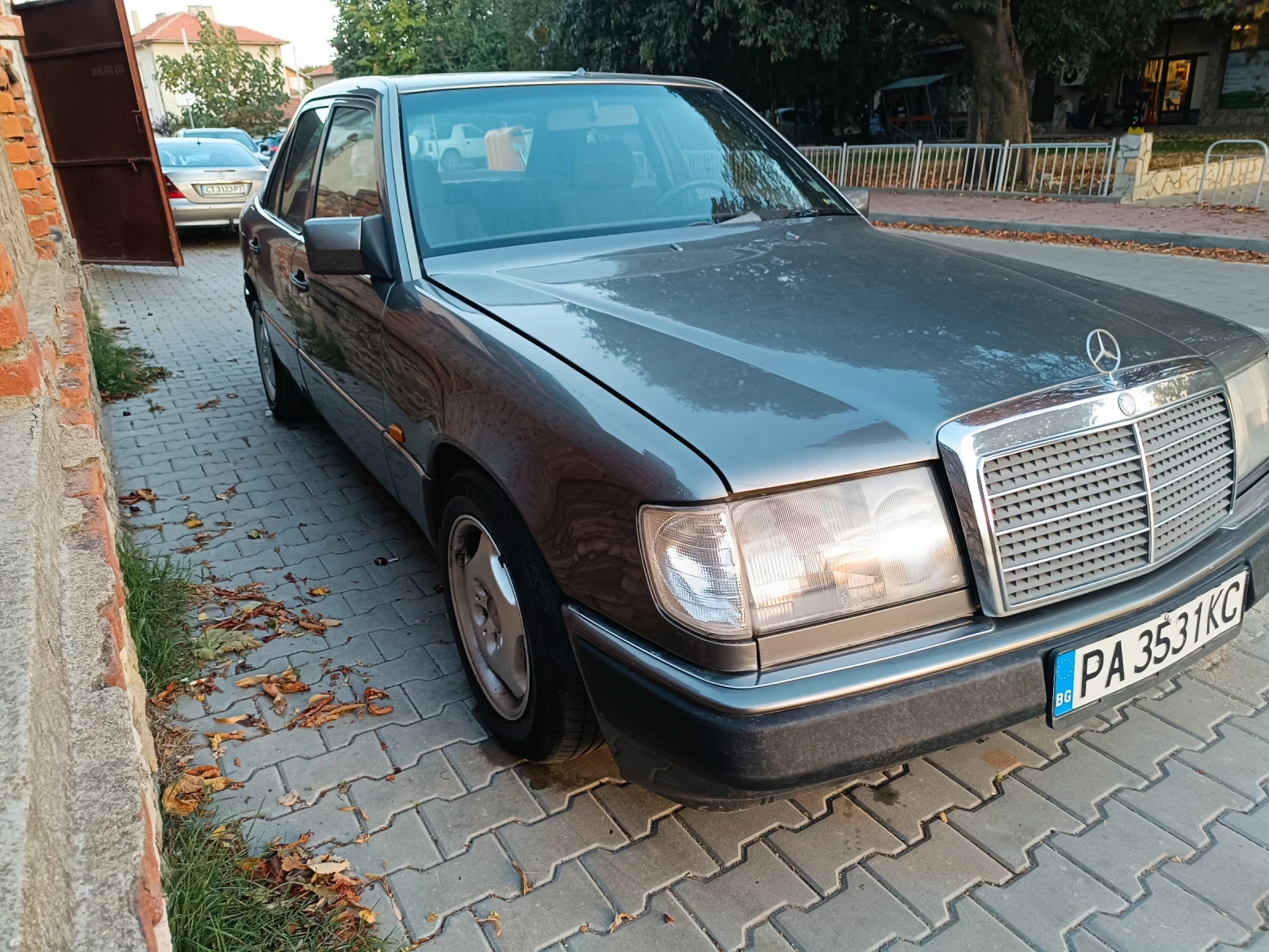 Mercedes-Benz 124 2.3i, снимка 5 - Автомобили и джипове - 54620862