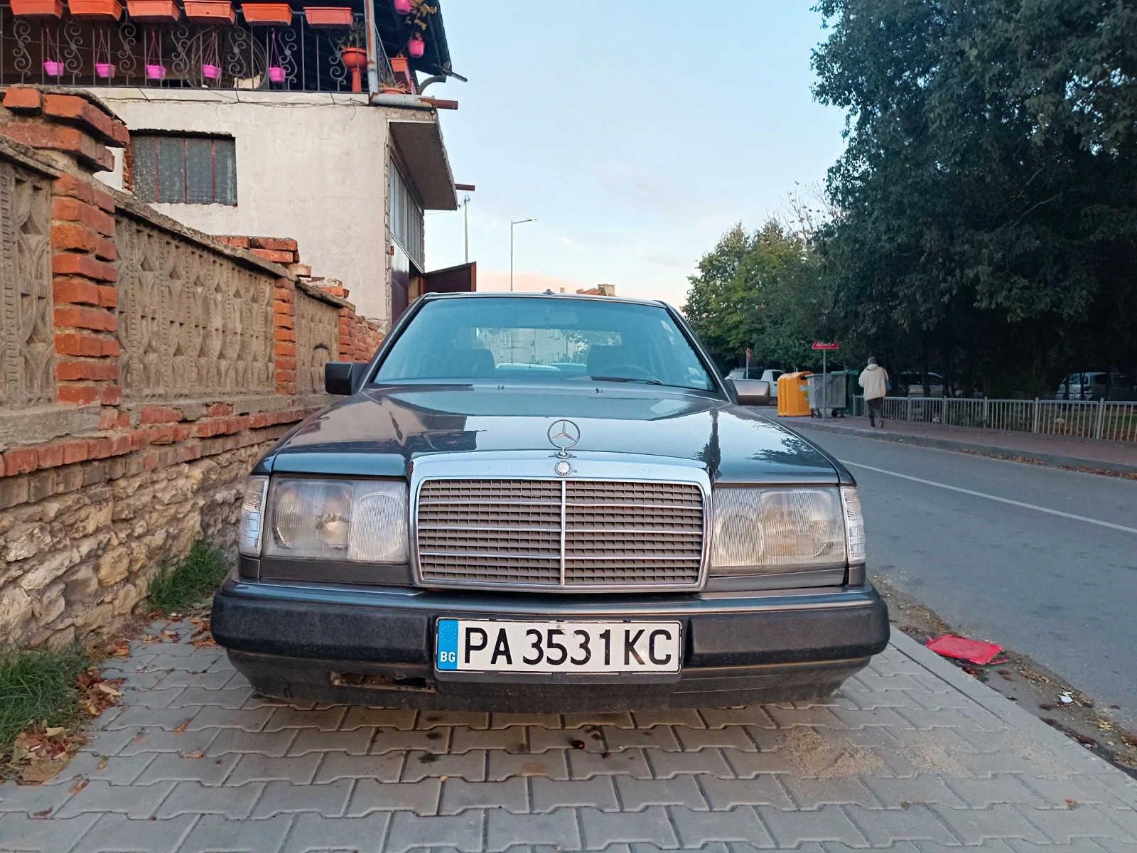 Mercedes-Benz 124 2.3i, снимка 2 - Автомобили и джипове - 54620862