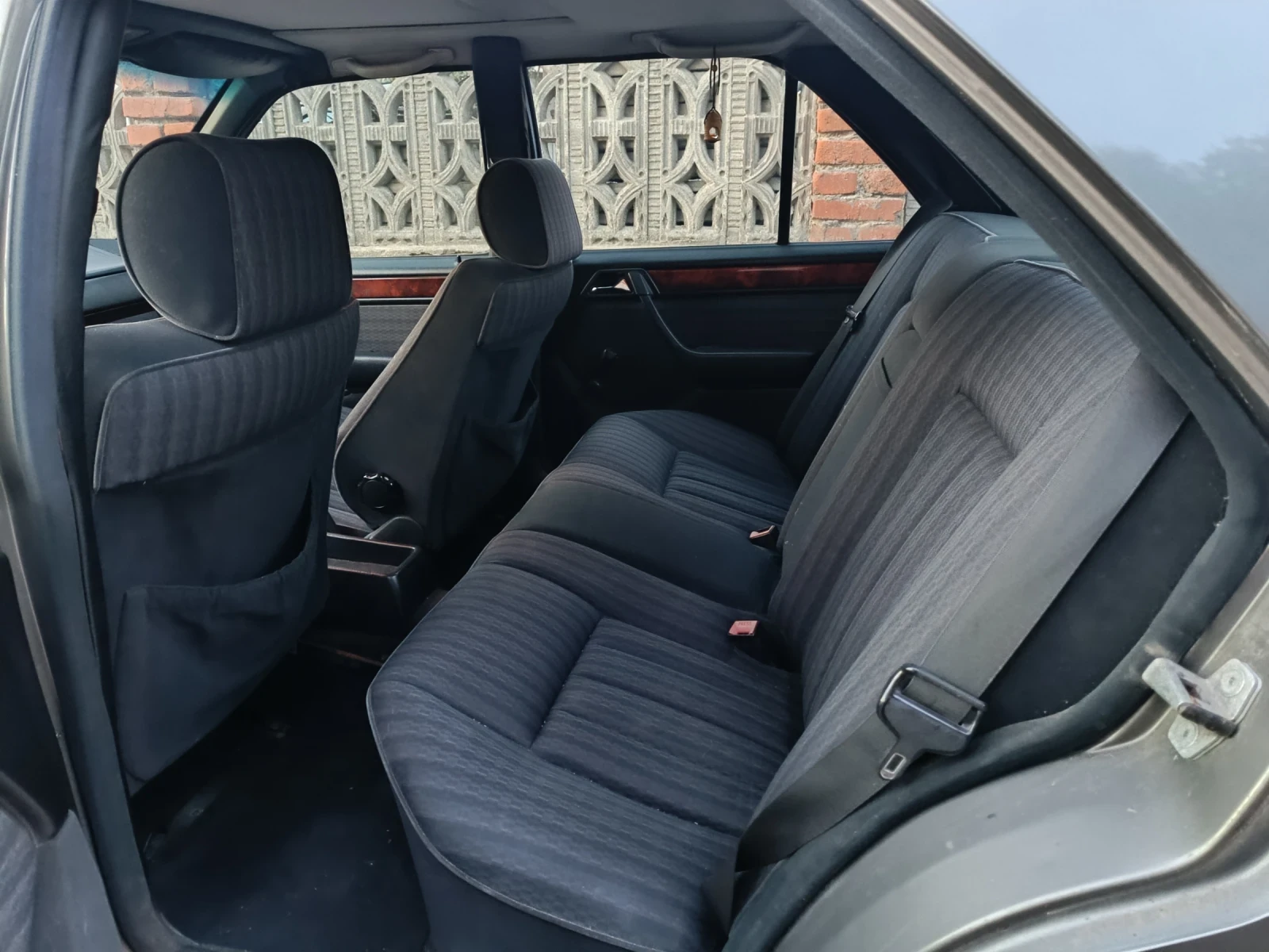 Mercedes-Benz 124 2.3i, снимка 9 - Автомобили и джипове - 54620862