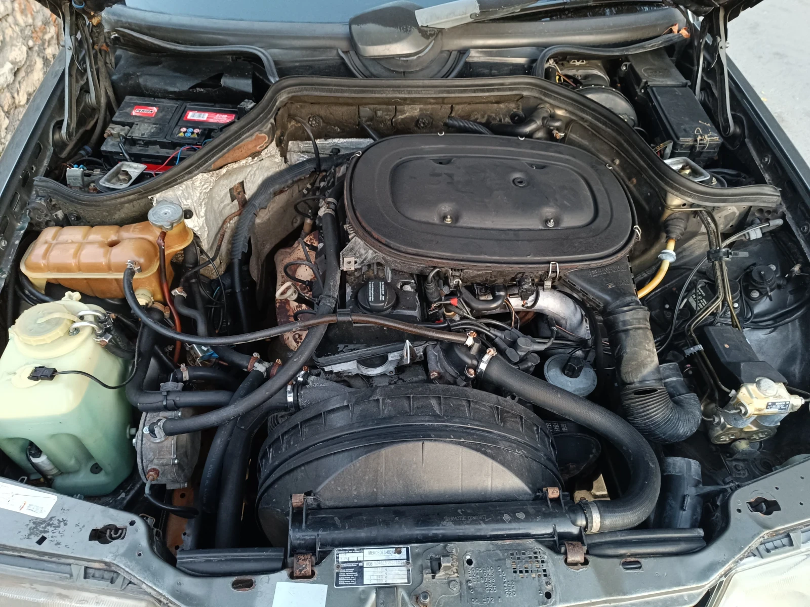 Mercedes-Benz 124 2.3i, снимка 12 - Автомобили и джипове - 54620862