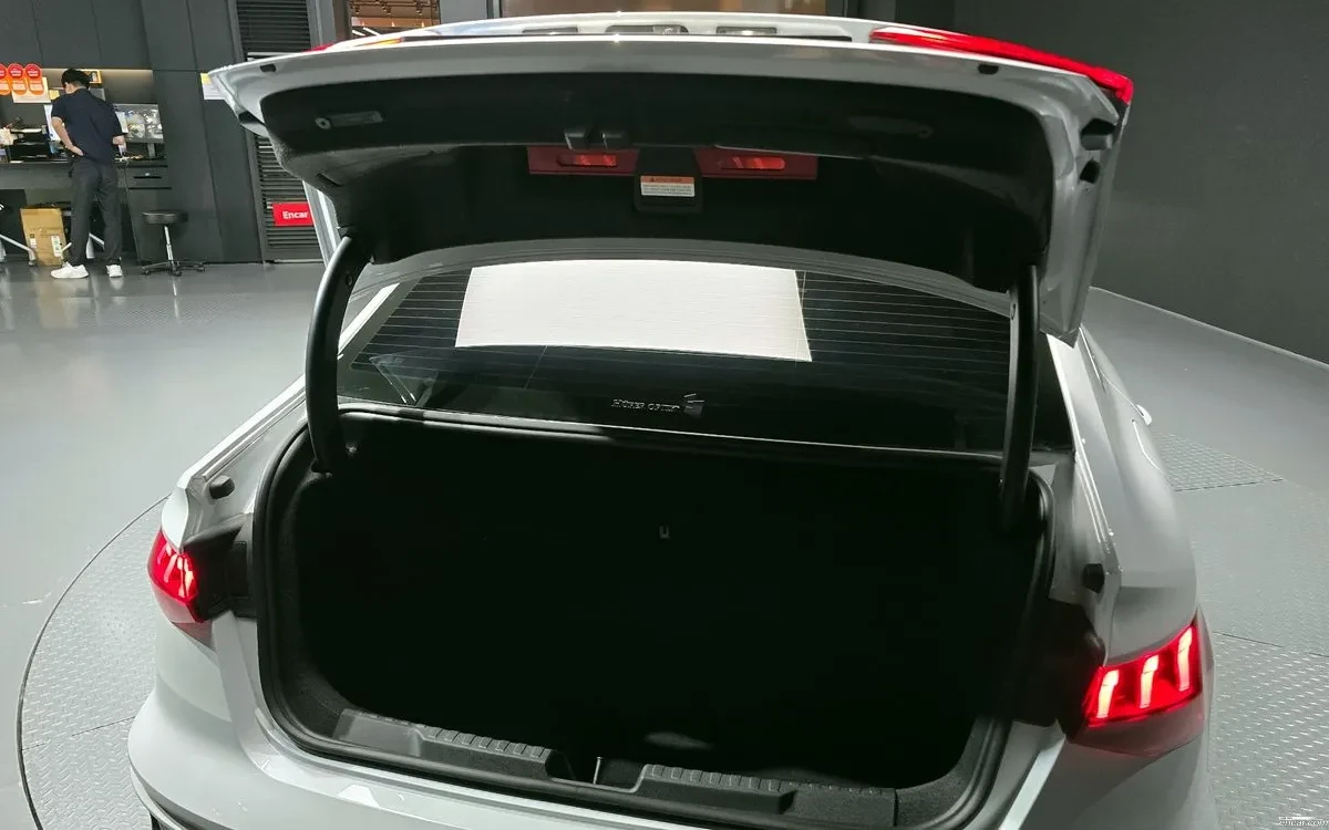 Audi A3 40 TFSI Premium, снимка 14 - Автомобили и джипове - 54740836