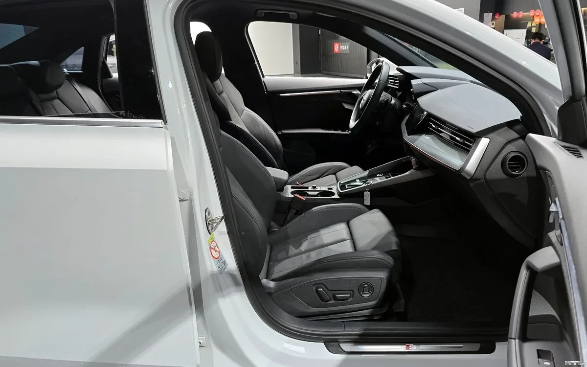 Audi A3 40 TFSI Premium, снимка 10 - Автомобили и джипове - 54740836