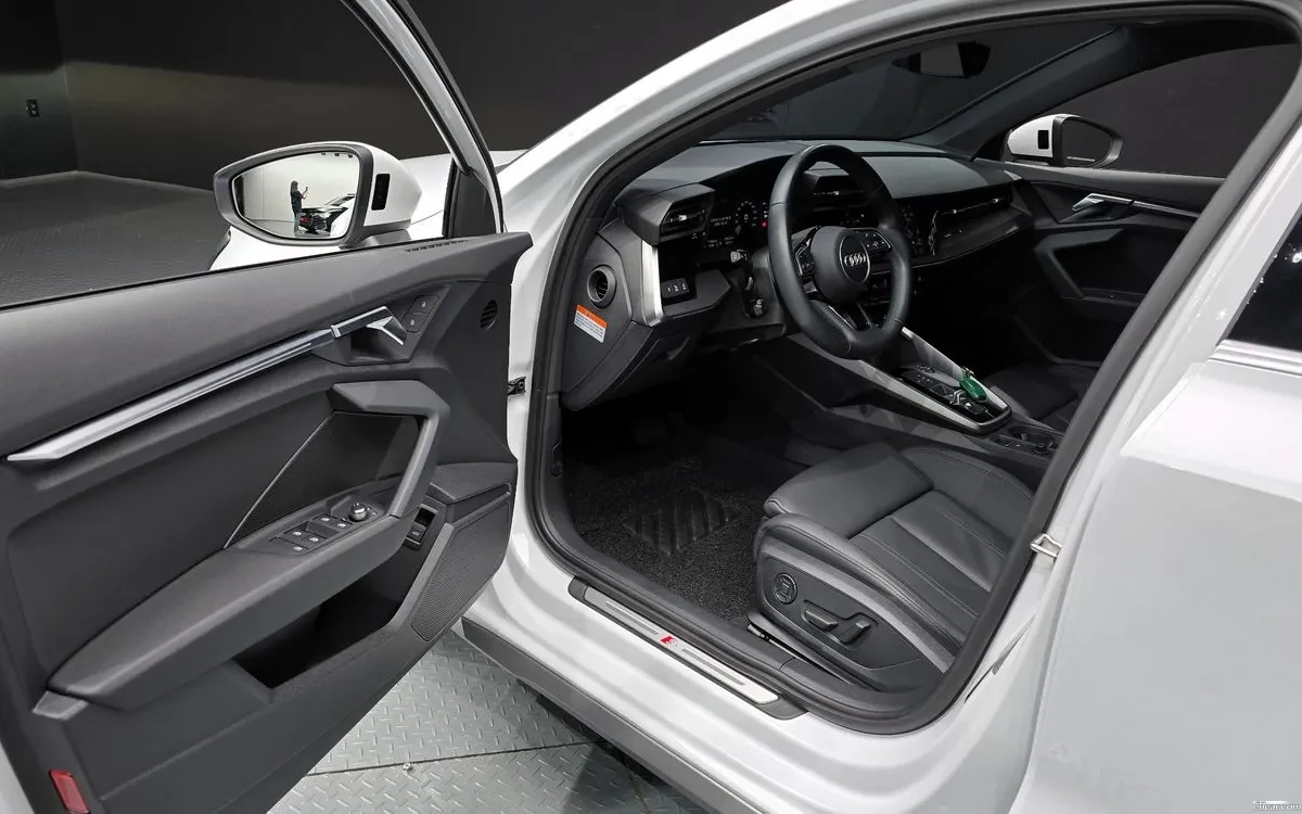 Audi A3 40 TFSI Premium, снимка 9 - Автомобили и джипове - 54740836