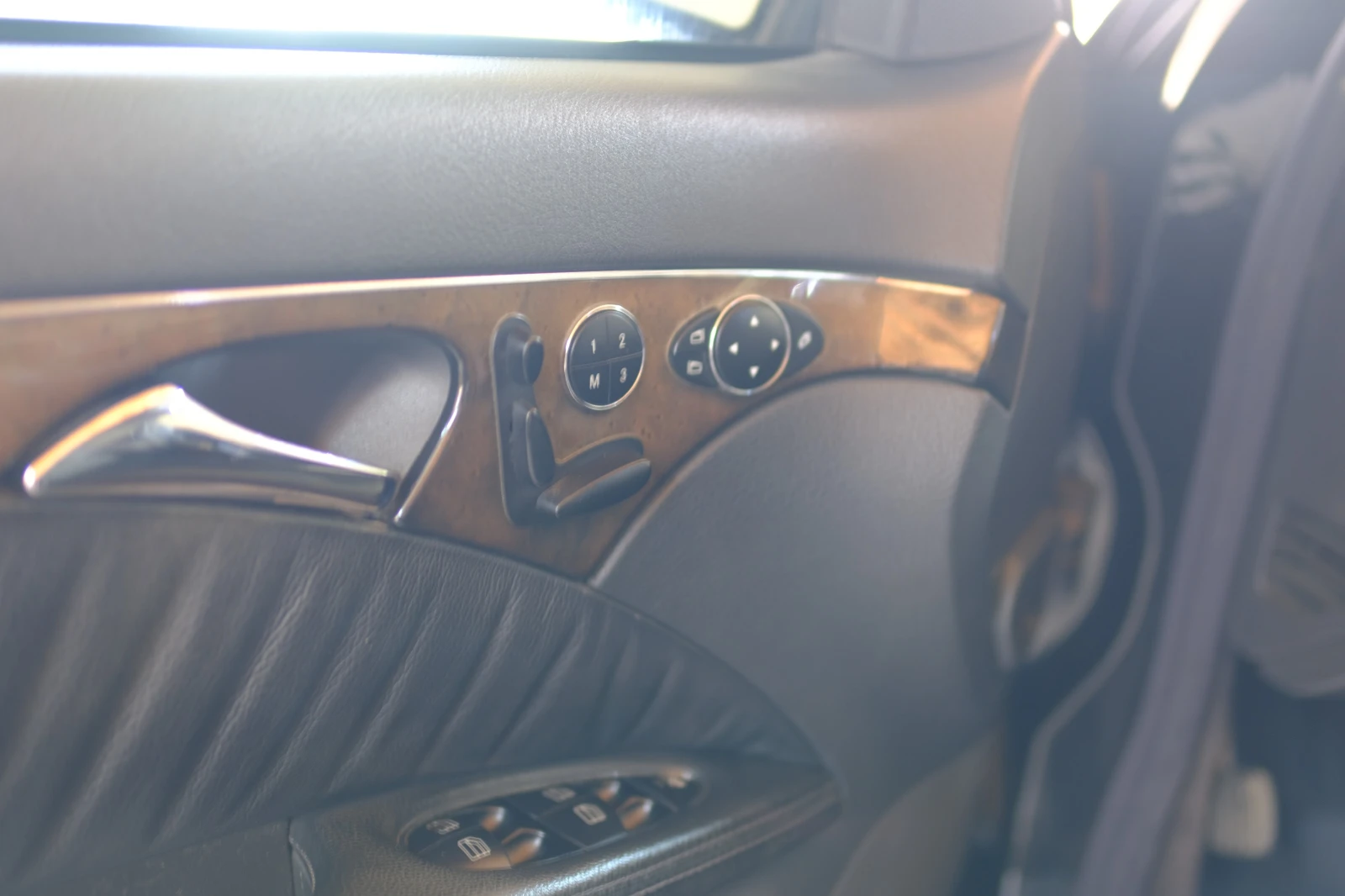 Mercedes-Benz E 500 W211 | V8 | Газ | Кожа | Подгрев | Пружини | , снимка 6 - Автомобили и джипове - 54904842