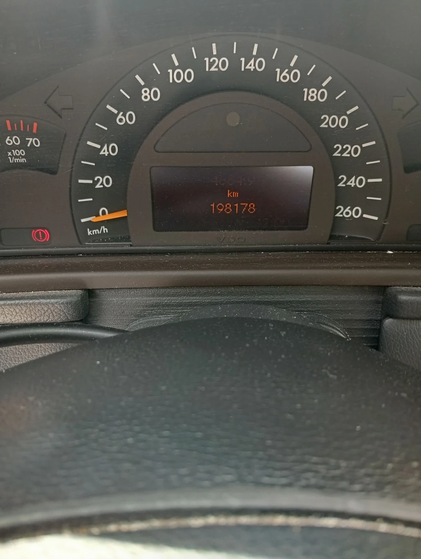Mercedes-Benz C 180, снимка 4 - Автомобили и джипове - 55293519
