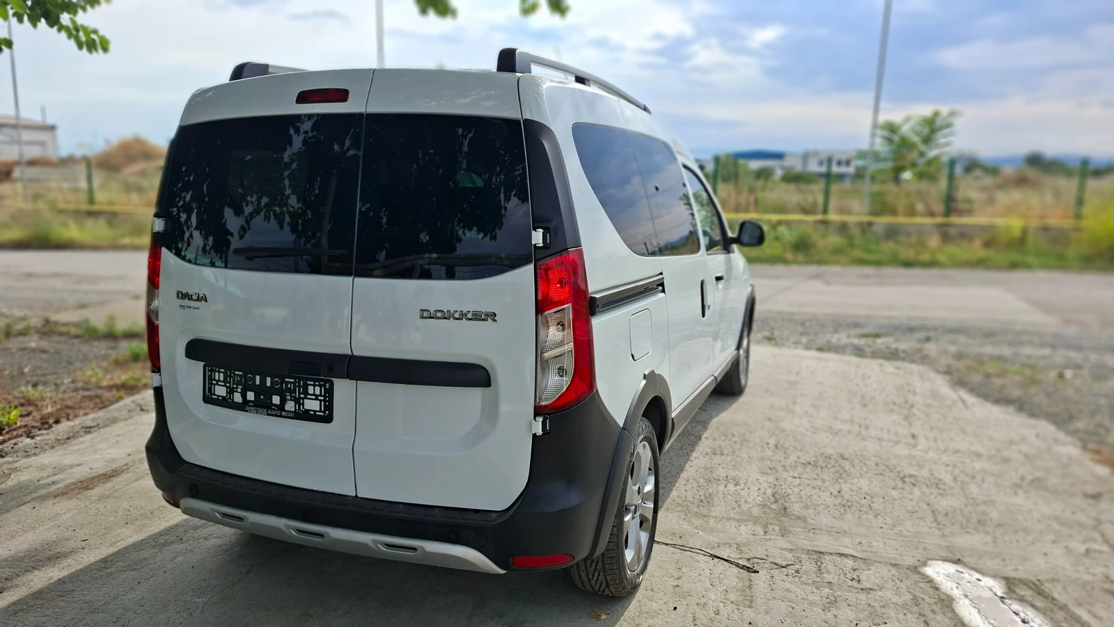 Dacia Dokker 1.2 Stepway, снимка 4 - Автомобили и джипове - 55408043