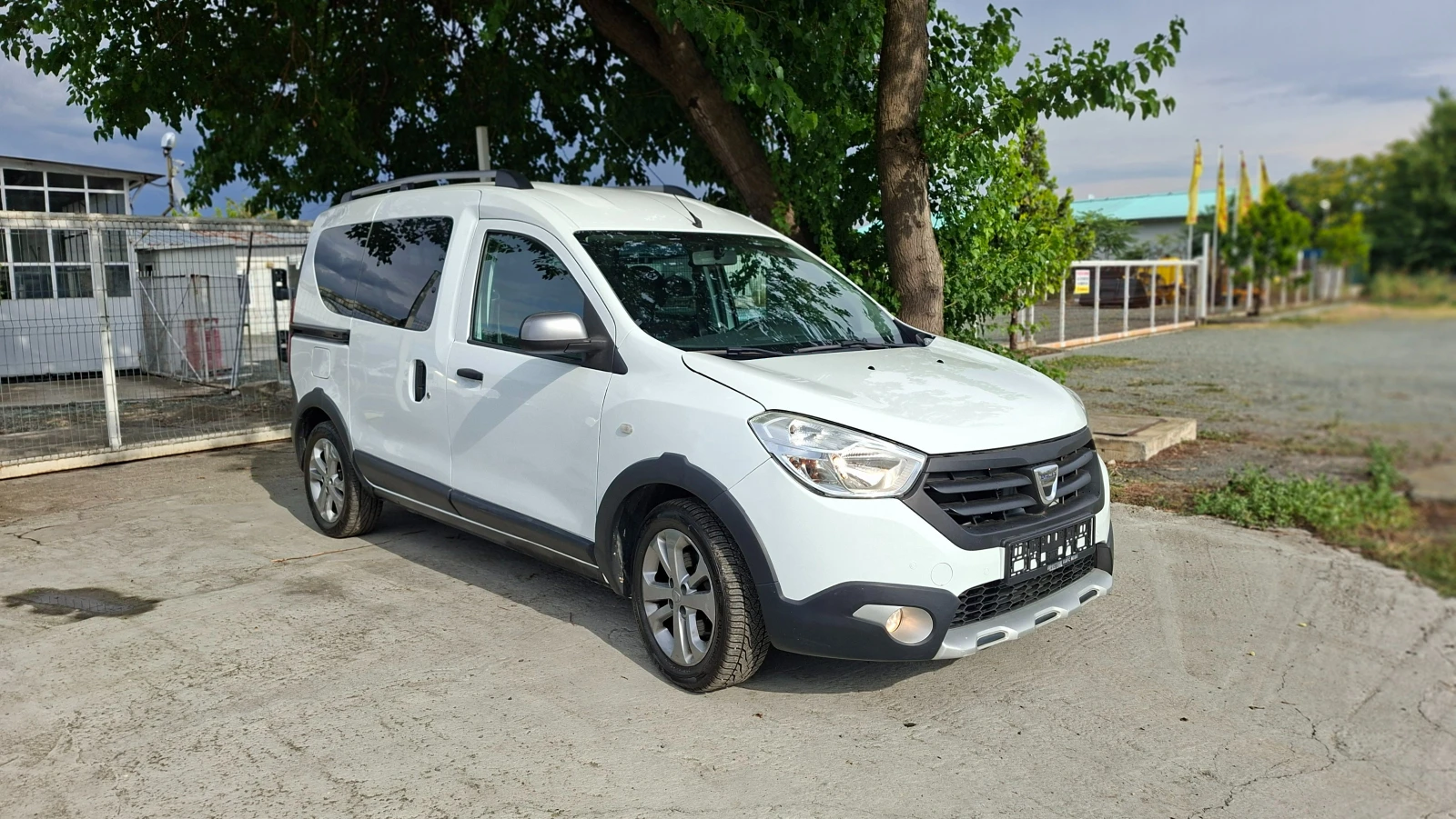 Dacia Dokker 1.2 Stepway, снимка 3 - Автомобили и джипове - 55408043