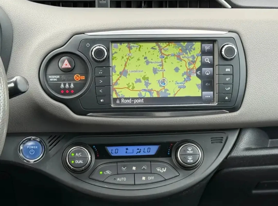 Toyota Yaris HYBRID TWO-TONE, снимка 11 - Автомобили и джипове - 56041179