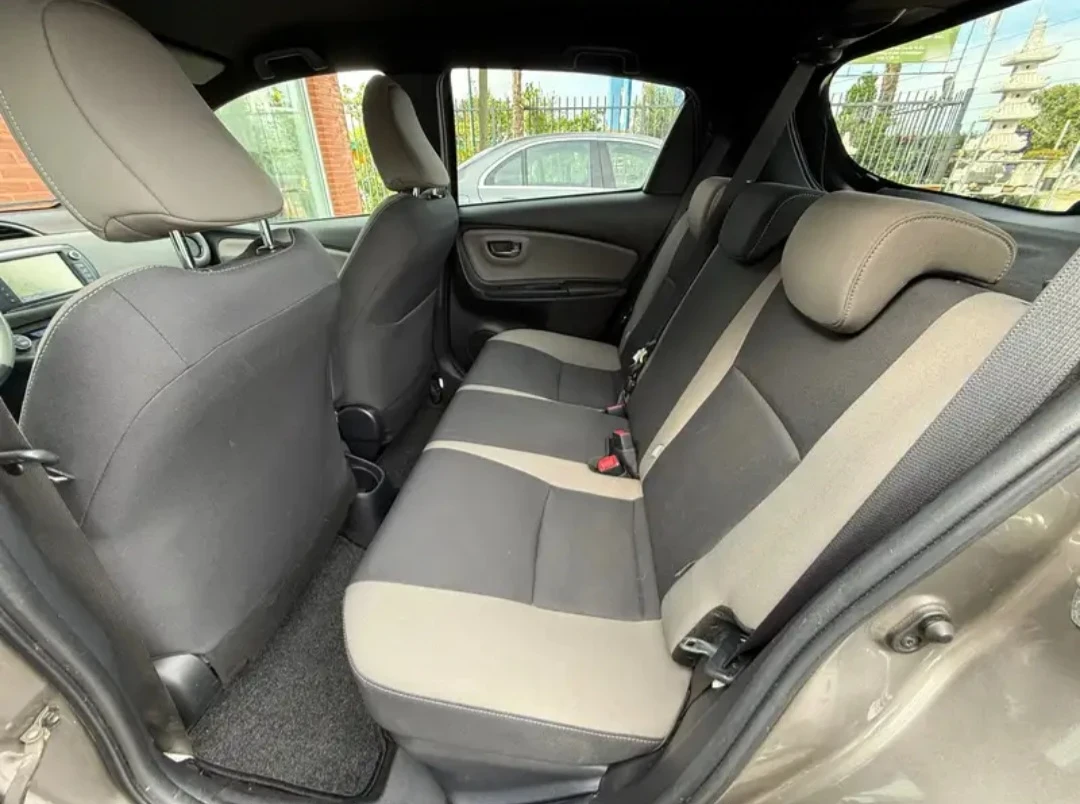 Toyota Yaris HYBRID TWO-TONE, снимка 10 - Автомобили и джипове - 56041179