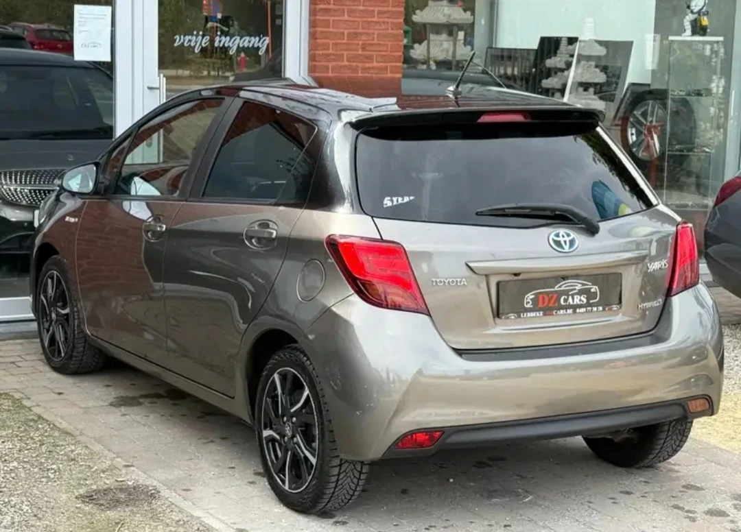 Toyota Yaris HYBRID TWO-TONE, снимка 7 - Автомобили и джипове - 56041179