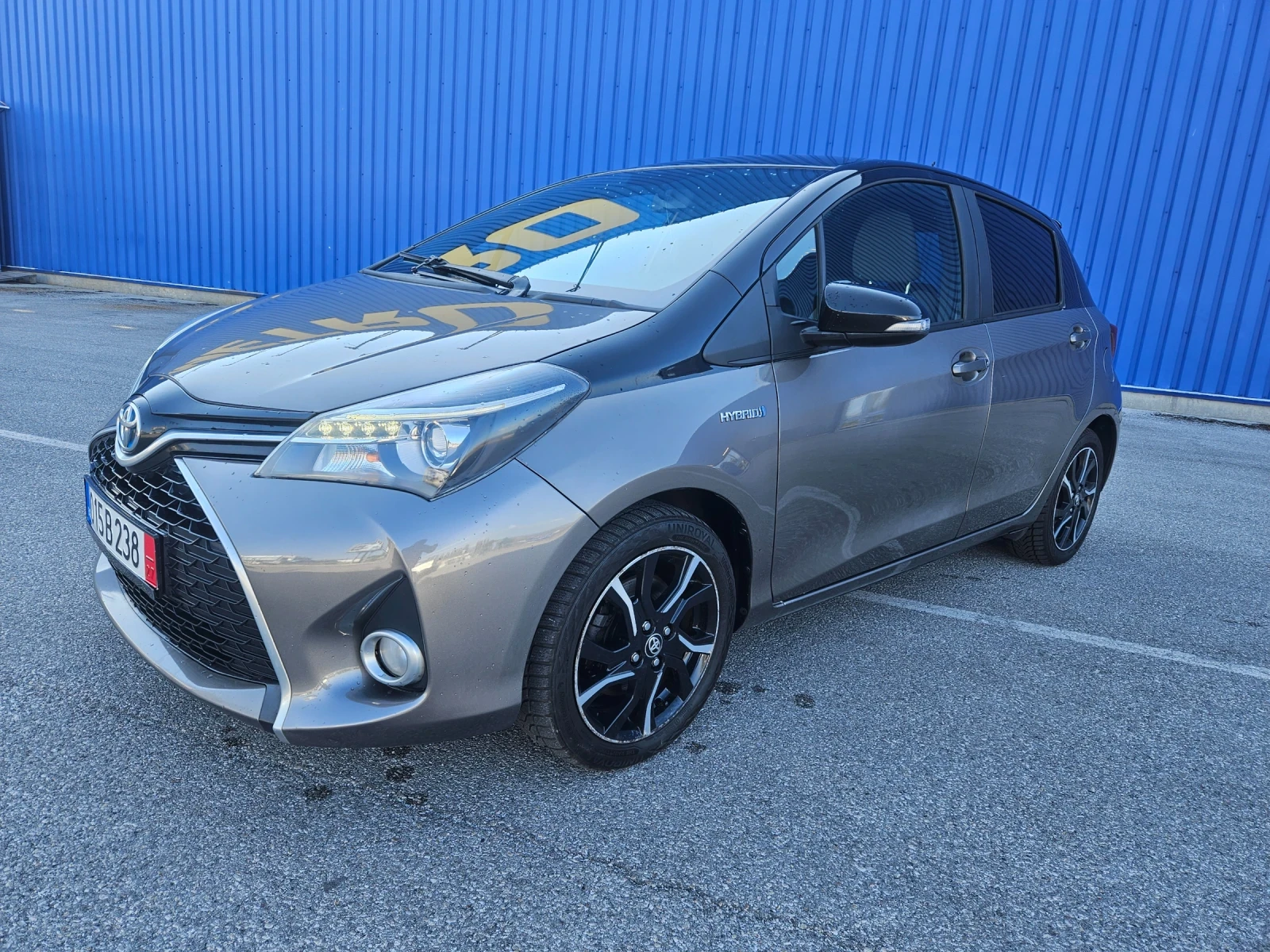 Toyota Yaris HYBRID TWO-TONE, снимка 3 - Автомобили и джипове - 56041179