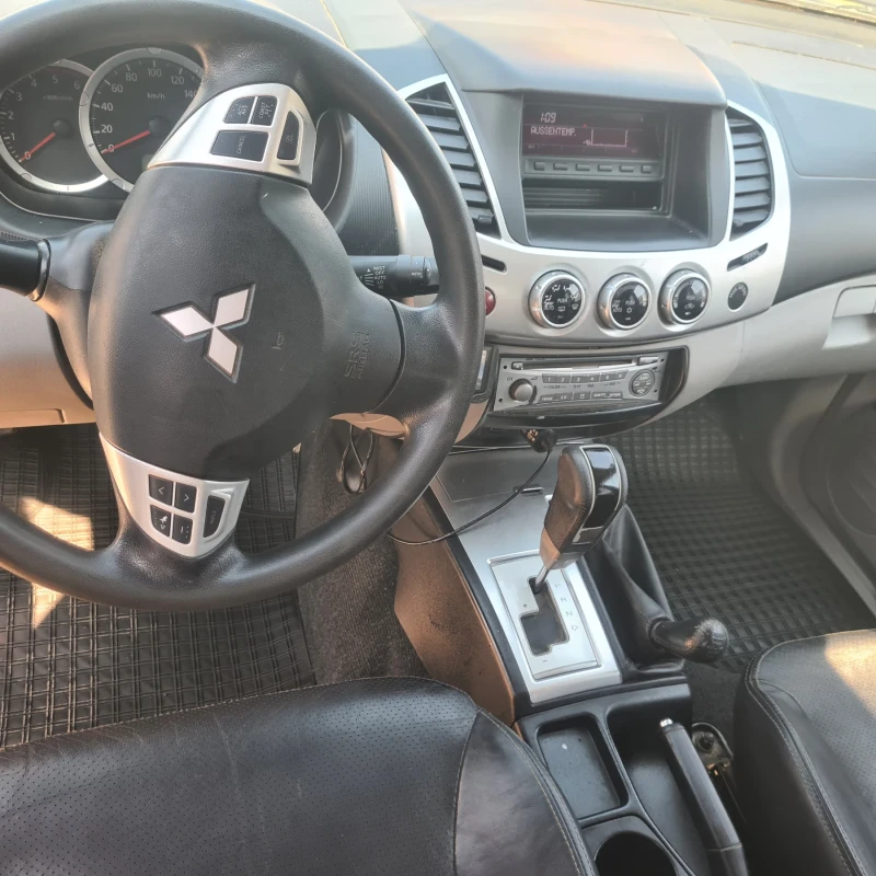 Mitsubishi L200, снимка 10 - Автомобили и джипове - 51586644