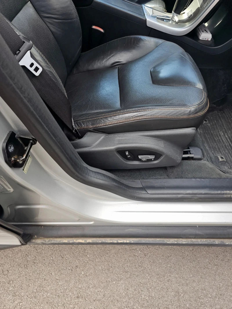 Volvo XC60 3.2 AWD, снимка 11 - Автомобили и джипове - 52657968