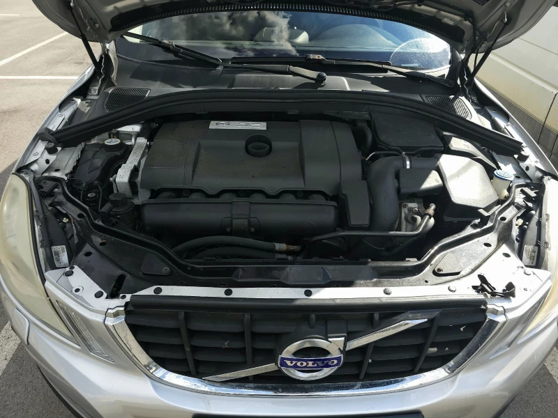 Volvo XC60 3.2 AWD, снимка 9 - Автомобили и джипове - 52657968