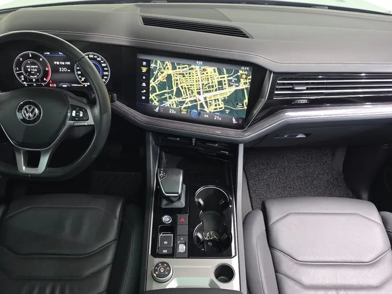 VW Touareg 3.0 Tdi Premium, снимка 7 - Автомобили и джипове - 56116604