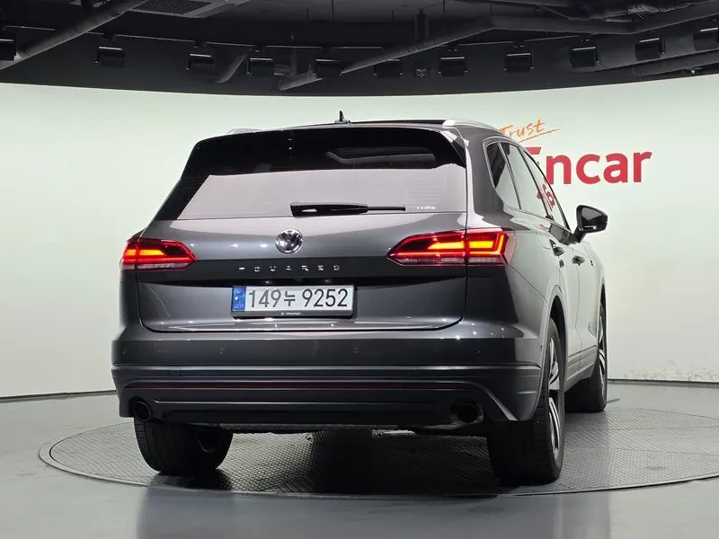 VW Touareg 3.0 Tdi Premium, снимка 4 - Автомобили и джипове - 56116604