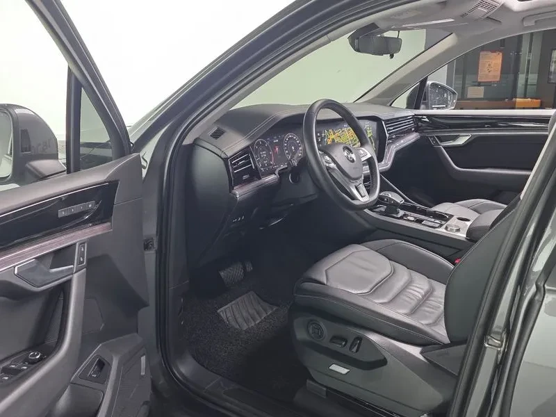VW Touareg 3.0 Tdi Premium, снимка 10 - Автомобили и джипове - 56116604