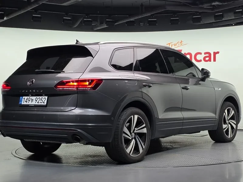 VW Touareg 3.0 Tdi Premium, снимка 2 - Автомобили и джипове - 56116604