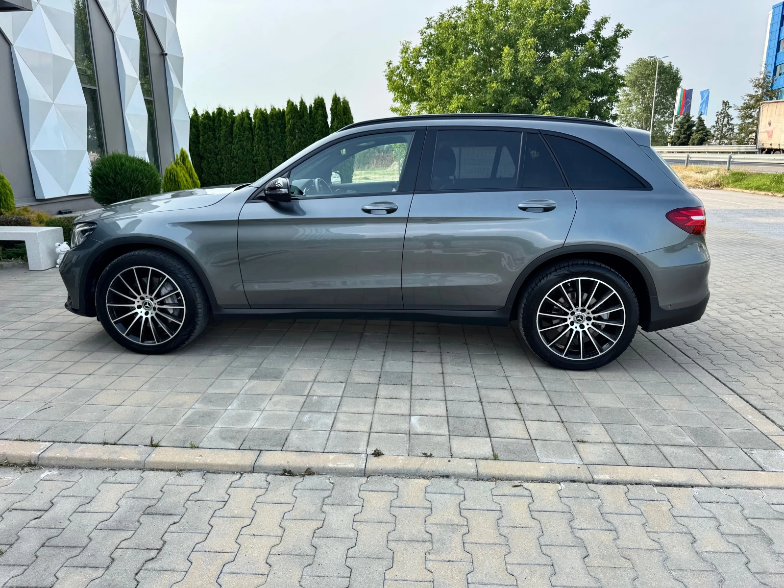 Mercedes-Benz GLC 350 AMG-DISTRONIC+ -BLIND-SPOT-LANE-ASIST-ПОДГРЕВ- - изображение 8