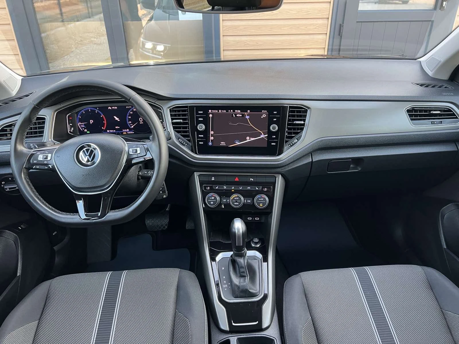 VW T-Roc 1.5 TSI Style Business - изображение 8