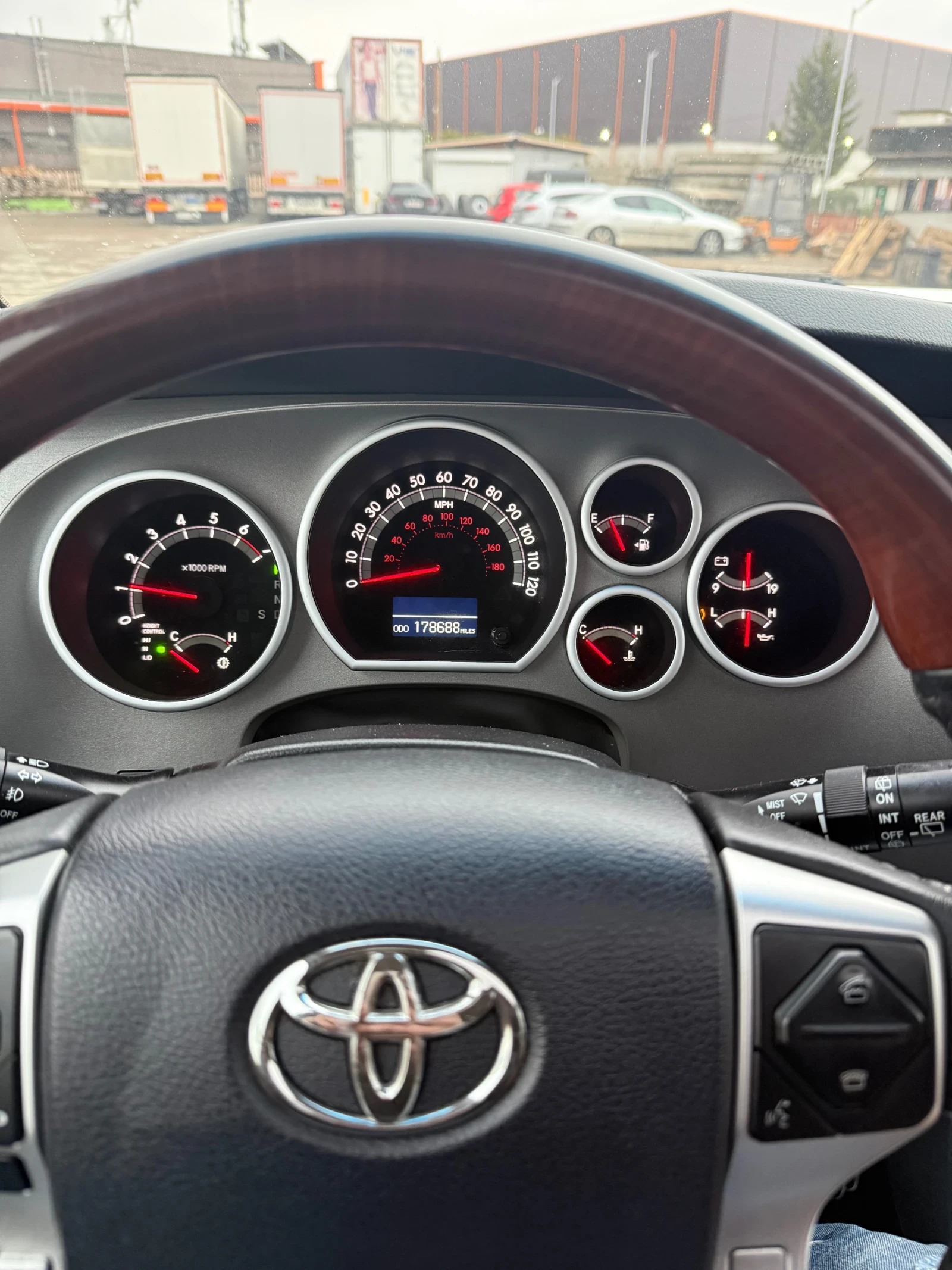 Toyota Sequoia Platinum , снимка 16 - Автомобили и джипове - 53963827