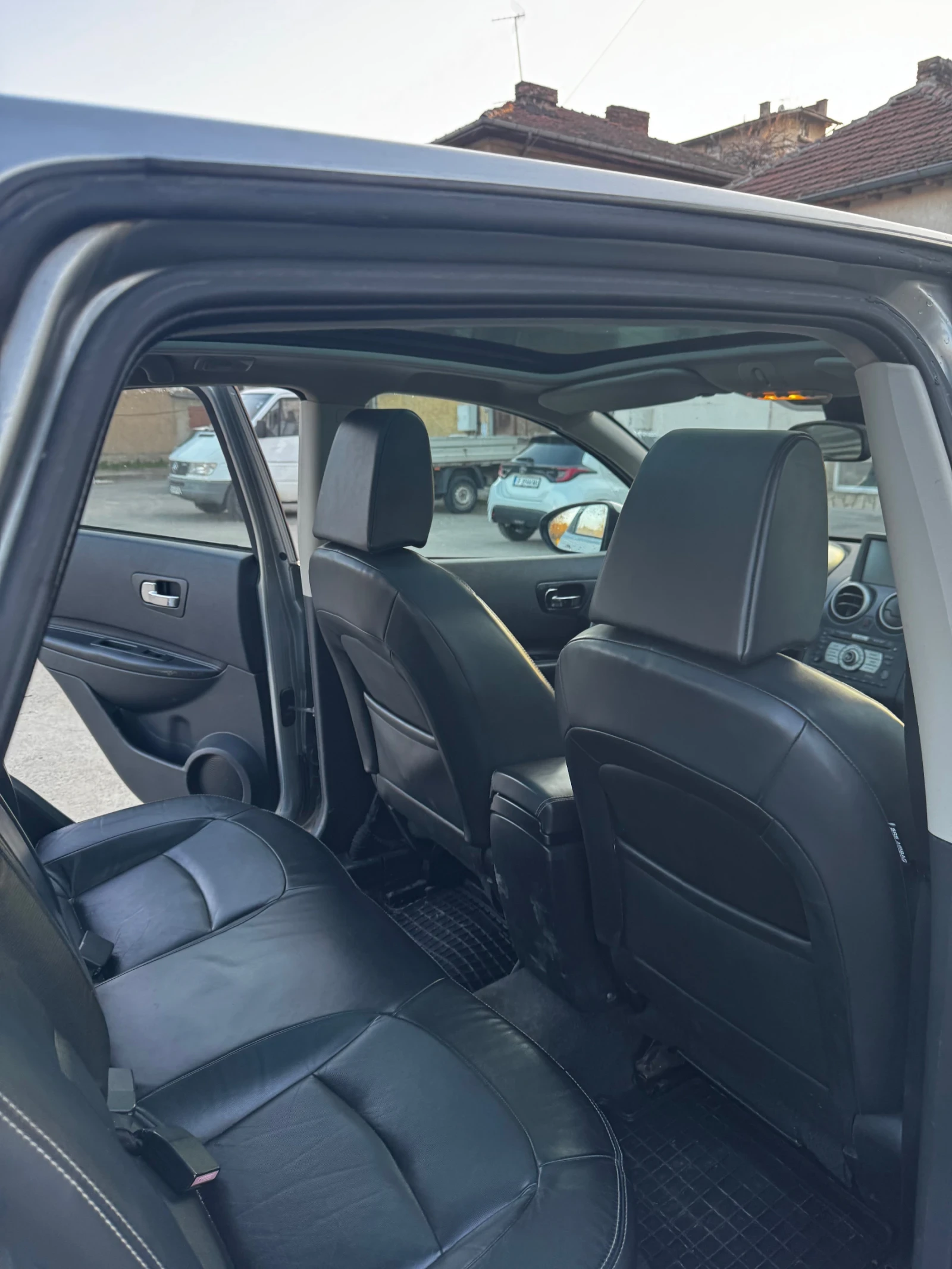 Nissan Qashqai, снимка 9 - Автомобили и джипове - 54006826