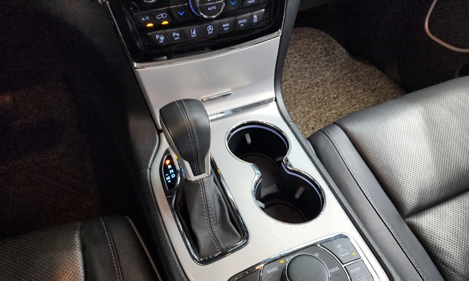 Jeep Grand cherokee SUMMIT* 3.6* DISTR* PANO* ПОДГРЕВИ* ОБДУХ* HK* FUL, снимка 14 - Автомобили и джипове - 55087385