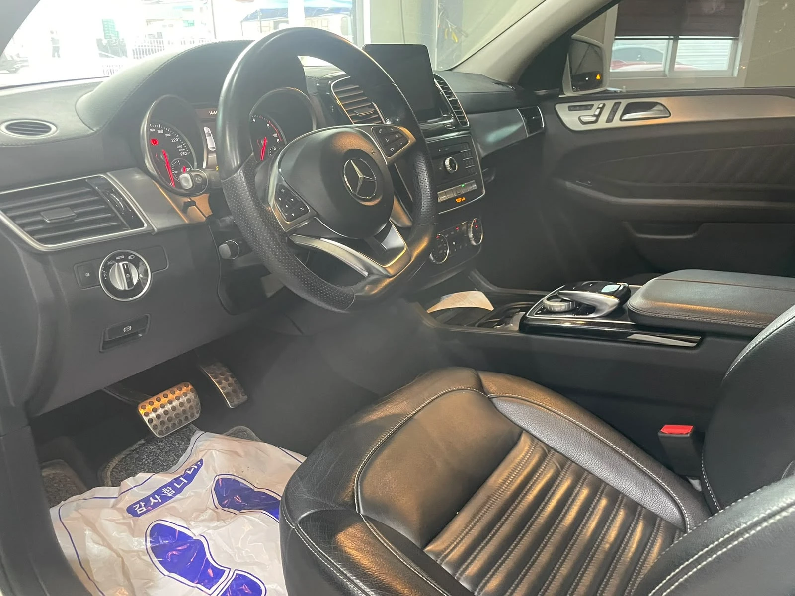 Mercedes-Benz GLE Coupe 350D ! 4matic ! AMG Line ! 9G-tronic !, снимка 8 - Автомобили и джипове - 55282309
