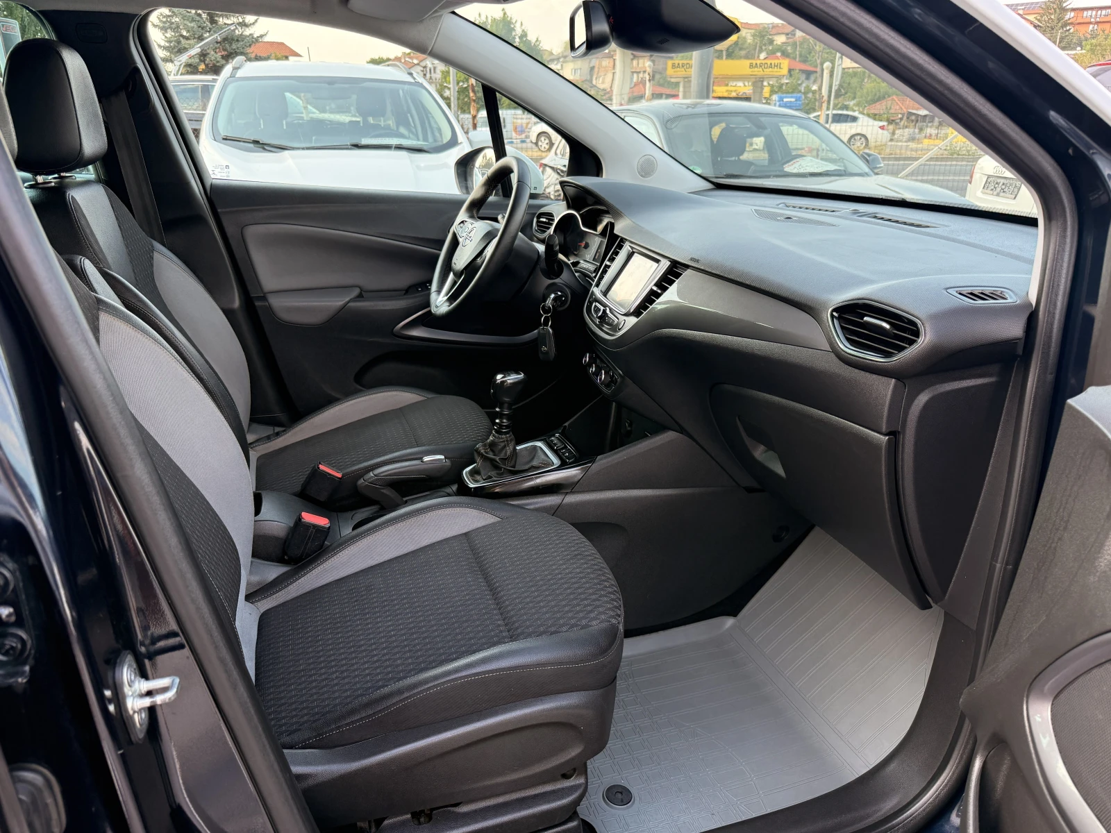 Opel Crossland X 1.2i TURBO;FULL;EURO6;NAVI;TUV;COC, снимка 12 - Автомобили и джипове - 55806523