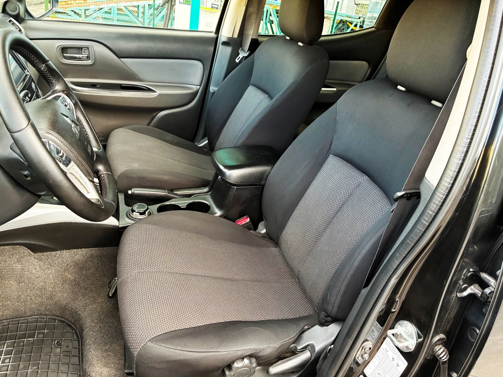 Mitsubishi L200 2..5D Без ръжда!Обслужен!, снимка 12 - Автомобили и джипове - 56307589