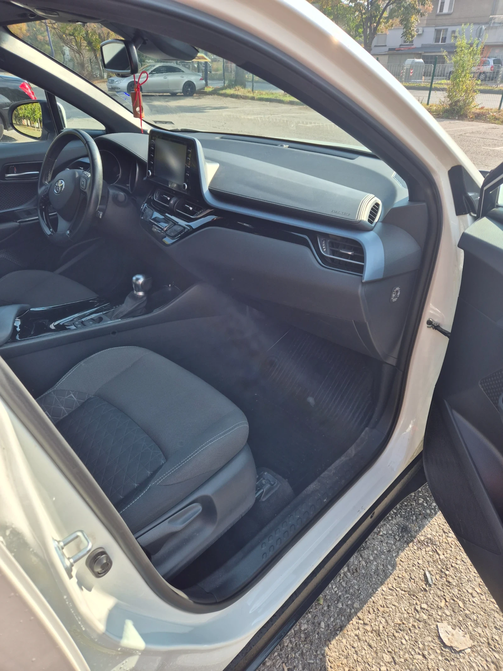 Toyota C-HR 1.8 Хибрид, снимка 3 - Автомобили и джипове - 56656411