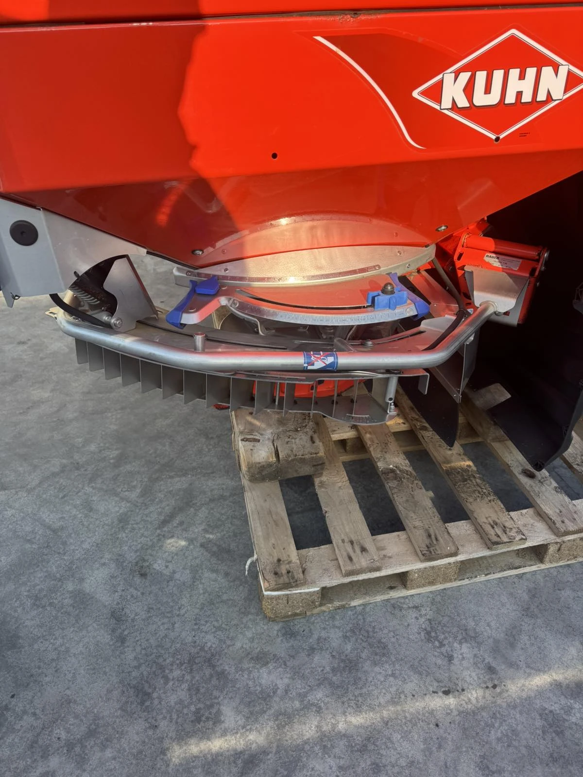 Торачка Rauch Axis 40.1W с компютър QUANTRON E-2 + КАНТАР, снимка 10 - Селскостопанска техника - 53976490