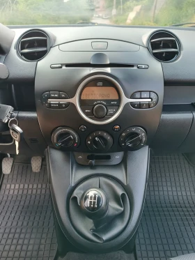 Mazda 2 1.3i | Mobile.bg    13