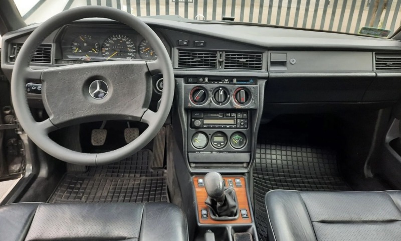 Mercedes-Benz 190 2.3-16V, снимка 10 - Автомобили и джипове - 46419436