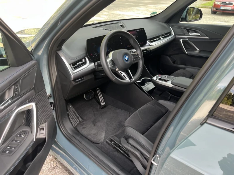 BMW iX1 eDrive20, снимка 7 - Автомобили и джипове - 47472439