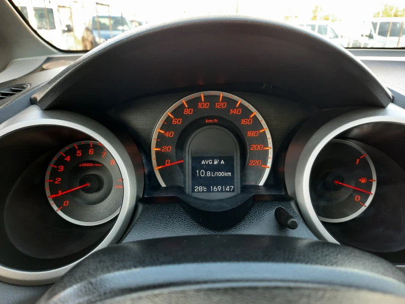 Honda Jazz 1.4i, снимка 11 - Автомобили и джипове - 47580656