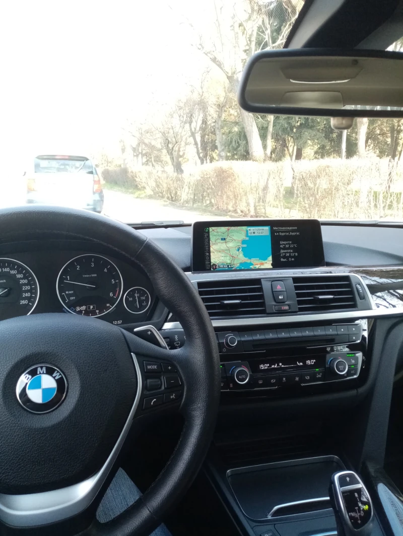 BMW 320  Xdrive Facelift Luxury , снимка 13 - Автомобили и джипове - 52335395